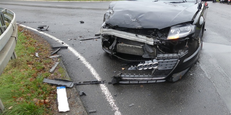 POL-GM: Abbiegeunfall fordert zwei Verletzte - Foto: presseportal.de