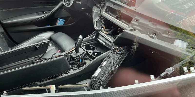 POL-RBK: Bergisch Gladbach - Lenkrad und Infotainmentsystem aus BMW ausgebaut - Foto: presseportal.de