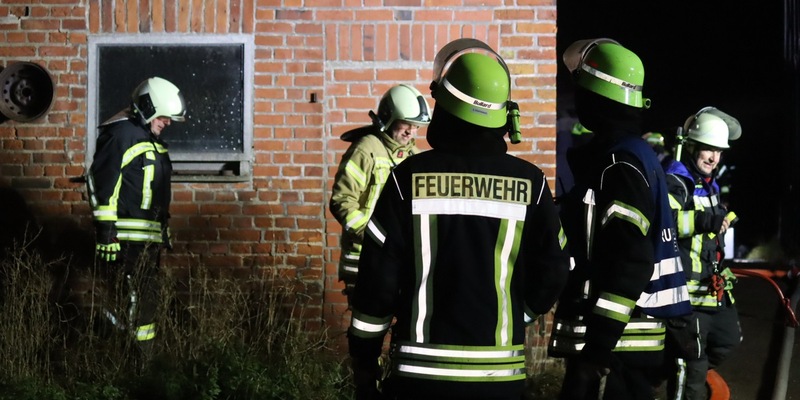 FW-SE: Brand eines Landwirtschaftlichen Gebäudes - Foto: presseportal.de