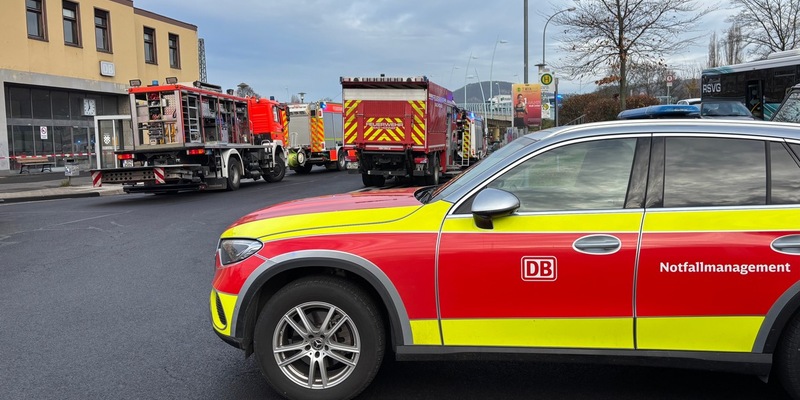 FW Bad Honnef: Person unter Zug eingeklemmt - erfolgreiche Rettung im Bahnhof Bad Honnef - Foto: presseportal.de