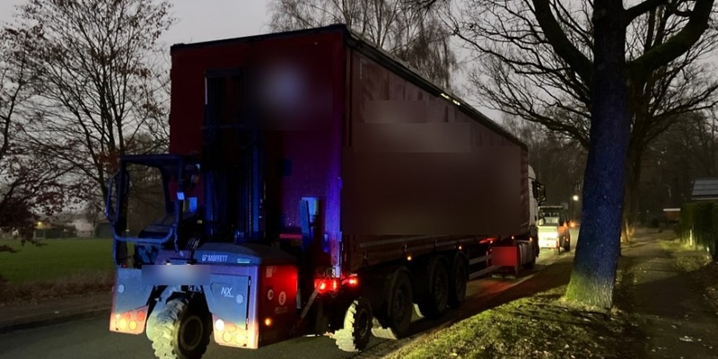 POL-ROW: ++ Ostervesede/Fintel: Zeuge(n) nach Unfall mit herabfallender Eisplatte gesucht ++ - Foto: presseportal.de