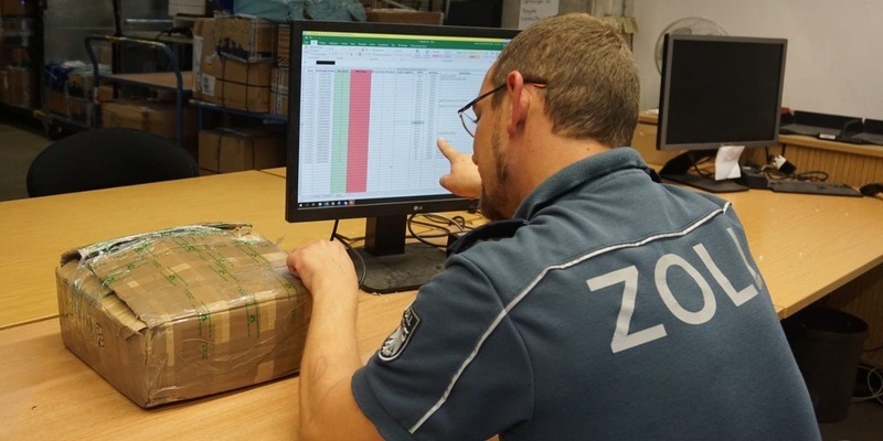 HZA-DD: Weihnachten und Black Friday: Wichtige Hinweise des Zolls zu Bestellungen und Geschenken aus dem Ausland - Foto: presseportal.de