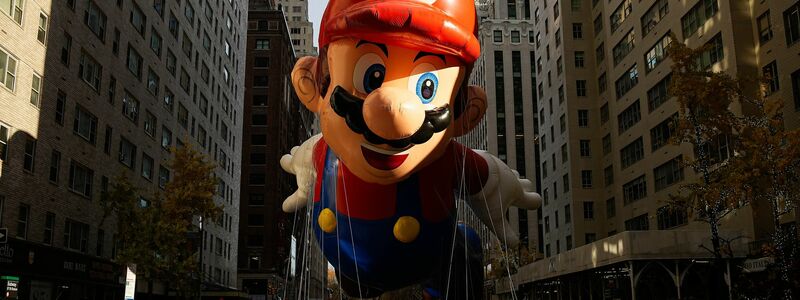 Für viele eine Thanksgiving-Tradition: Die Parade in New York schauen. - Foto: Eduardo Munoz Alvarez/AP/dpa