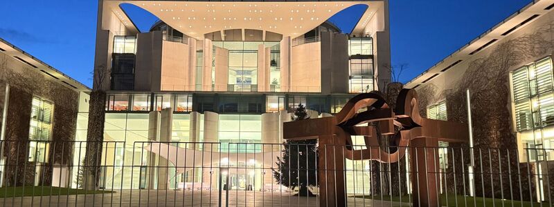 Nach fast sechs Stunden haben die Spitzen von Union und SPD ihre Beratungen beendet. - Foto: Paul Zinken/dpa