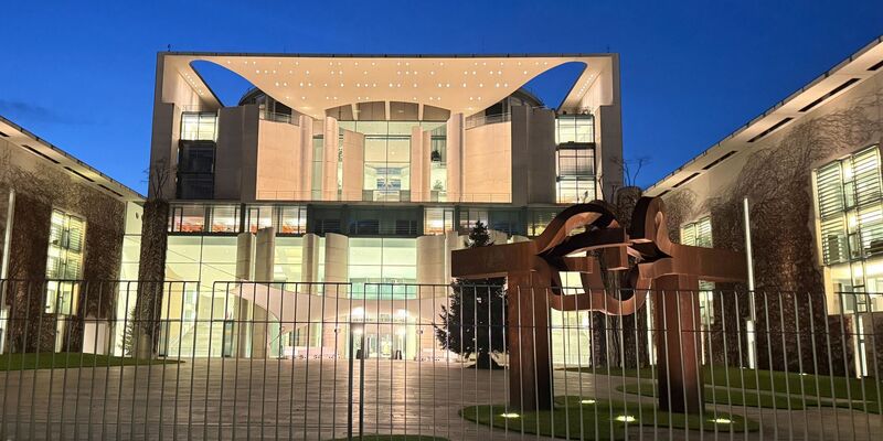 Hinter verschlossenen Türen wird beraten. - Foto: Paul Zinken/dpa