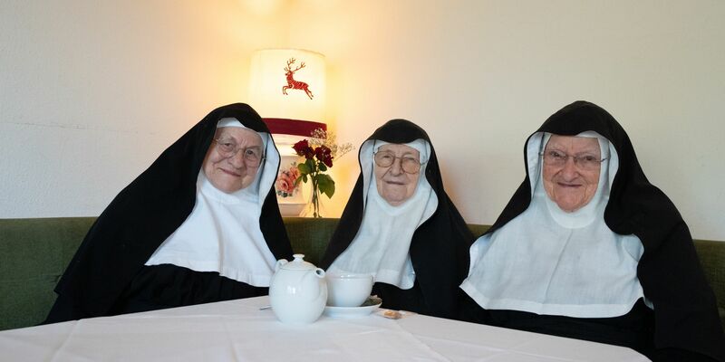 Die Nonnen haben 283.000 Follower auf Instagram. (Archivbild) - Foto: Noah Hatz/dpa