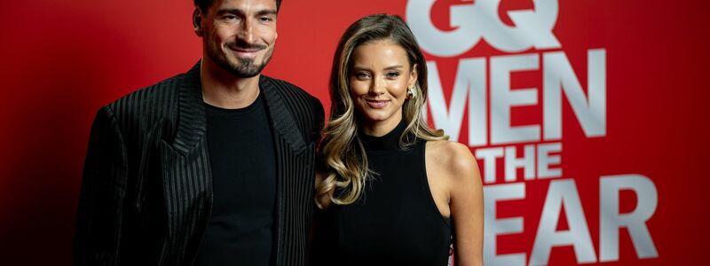Mats Hummels kam mit Nicola Cavanis zur Verleihung des GQ-Awards. - Foto: Fabian Sommer/dpa