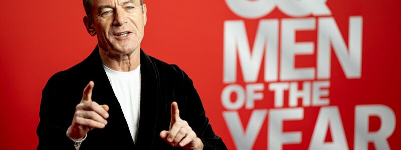 Schauspieler Jason Isaacs ist aus der Serie «The White Lotus» bekannt. - Foto: Fabian Sommer/dpa