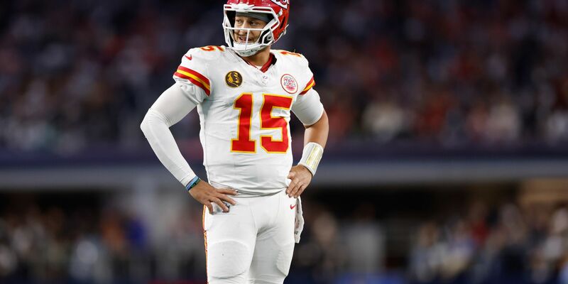 Droht mit den Kansas City Chiefs die Playoffs zu verpassen: Quarterback Patrick Mahomes - Foto: Gareth Patterson/AP/dpa
