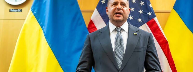 Auch Selenskyjs Bürochef Andrij Jermak steht im Fokus der Ermittler. (Archivbild) - Foto: Martial Trezzini/KEYSTONE/dpa