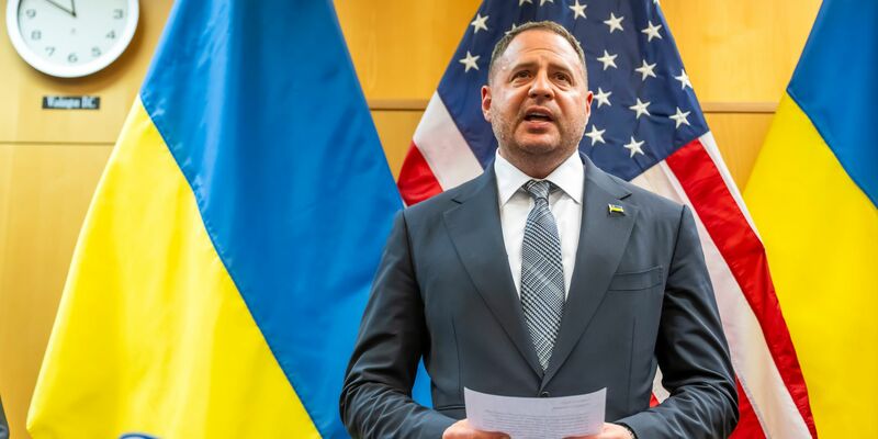 Auch Selenskyjs Bürochef Andrij Jermak steht im Fokus der Ermittler. (Archivbild) - Foto: Martial Trezzini/KEYSTONE/dpa