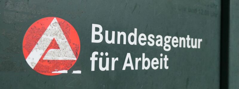 Im November ist es auf dem deutschen Arbeitsmarkt nur zu einer leichten Entspannung gekommen (Archivbild).  - Foto: Helge Toben/dpa