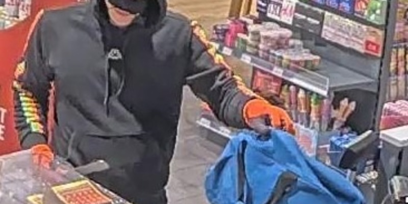 POL-STD: Wer kennt den unbekannten Tankstellenräuber aus Buxtehude - Öffentlichkeitsfahndung der Polizei - Foto: presseportal.de