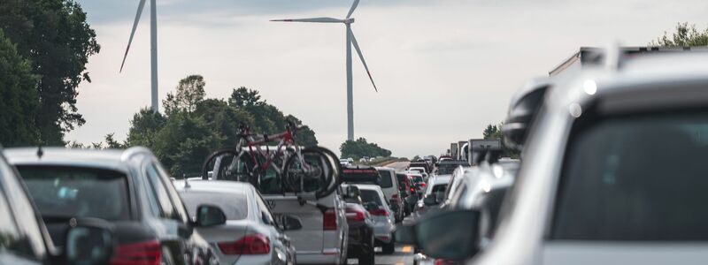 Mit der Maßnahme soll der CO2-Ausstoß des Verkehrssektors deutlich gesenkt werden. (Symbolbild) - Foto: Daniel Vogl/dpa