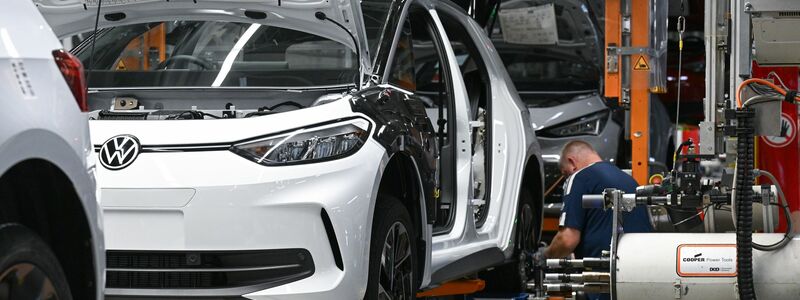 Der Hochlauf der Elektromobilität geht aus Sicht der Industrie zu langsam voran. (Symbolbild) - Foto: Hendrik Schmidt/dpa