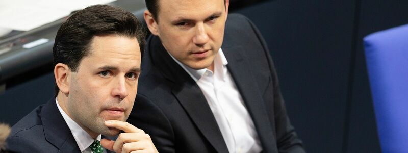 Die junge Unionsabgeordneten müssen nun überlegen, ob sie mitmachen - hier Johannes Winkel und Pascal Reddig (r.) von der CDU. (Archivfoto) - Foto: Markus Lenhardt/dpa