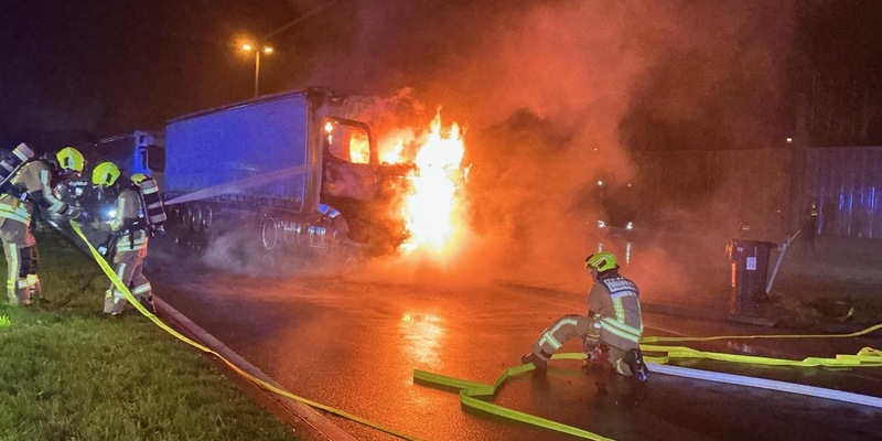 FW-BOT: FW-BOT: Einsatz an Tankstelle -LKW in Vollbrand - Foto: presseportal.de