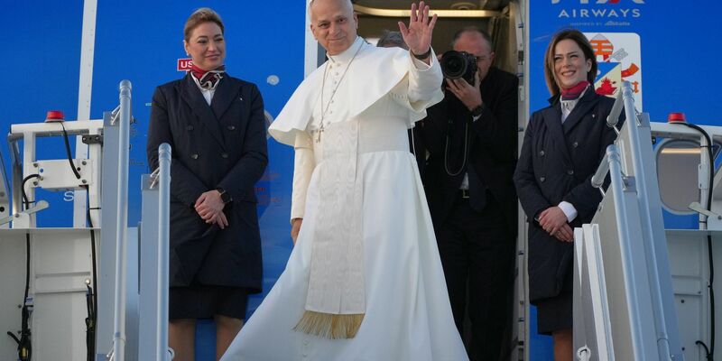 Auch der Papst ist derzeit mit einer Airbus-Maschine unterwegs.  - Foto: Alessandra Tarantino/AP/dpa
