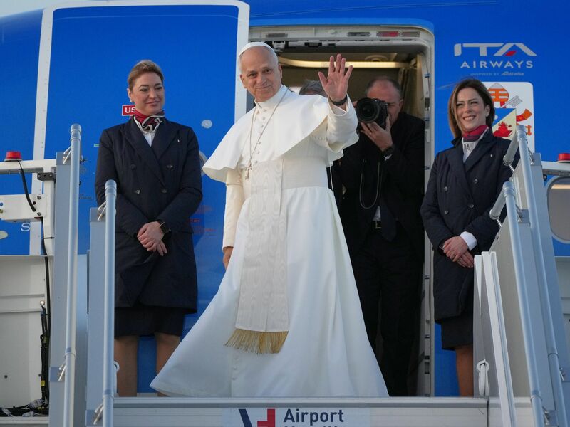 Auch der Papst ist derzeit mit einer Airbus-Maschine unterwegs.  - Foto: Alessandra Tarantino/AP/dpa