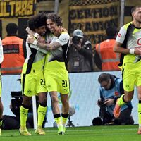 Ein Sieg auch mit Signalwirkung für Nico Schlotterbeck (r)? - Foto: Federico Gambarini/dpa