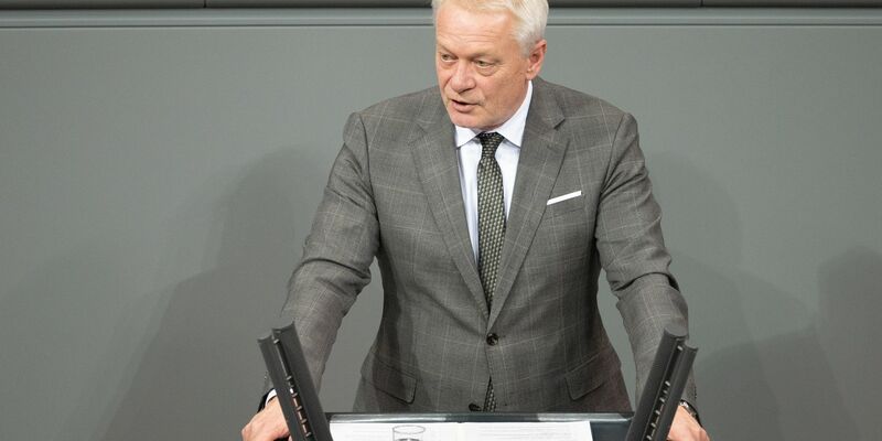 Landwirtschaftsminister Alois Rainer spricht sich dafür aus, die Landwirtschaft bei Sicherheitsübungen mitzudenken. - Foto: Markus Lenhardt/dpa