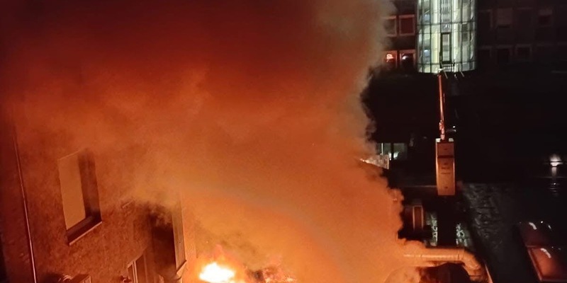 FW Düren: Zimmerbrand in Gewerbeobjekt am Kaiserplatz - Foto: presseportal.de