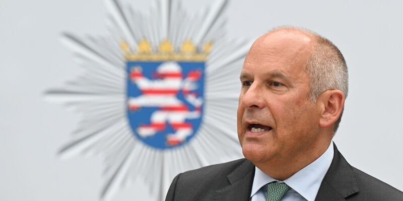 «Es ist der Polizei zu verdanken, dass es nicht zu weiteren Eskalationen gekommen ist», sagt Poseck.  - Foto: Arne Dedert/dpa