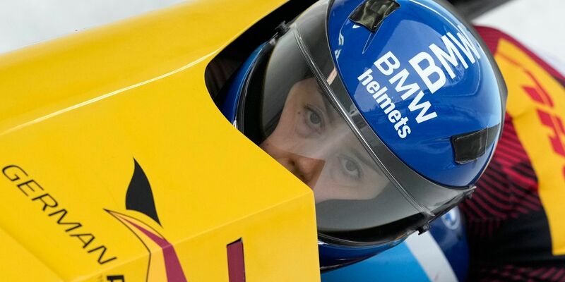 Kim Kalicki und Leonie Fiebig fahren beim Zweierbob-Weltcup in Innsbruck/Igls aufs Podium. - Foto: Matthias Schrader/AP/dpa