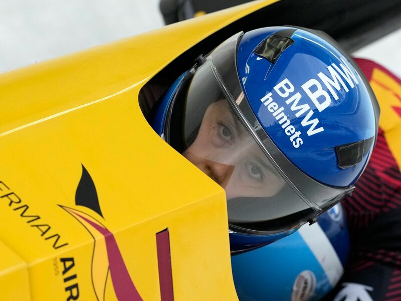Kim Kalicki und Leonie Fiebig fahren beim Zweierbob-Weltcup in Innsbruck/Igls aufs Podium. - Foto: Matthias Schrader/AP/dpa