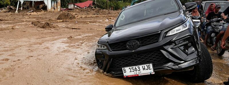 Viele betroffenen Gebiete sind nur schwer zugänglich. - Foto: Ade Yuandha/AP/dpa
