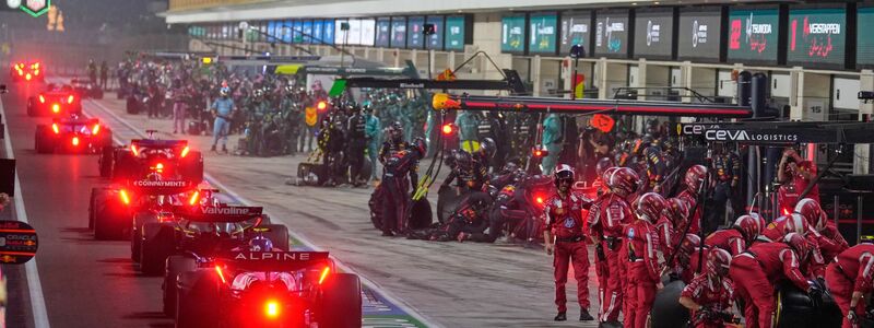 Nur McLaren verzichtete auf einen Reifenwechsel während einer Safety-Car-Phase. - Foto: Altaf Qadri/AP POOL/AP/dpa