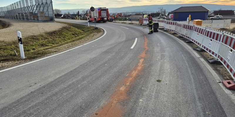 FW Allensbach: G1 Ölspur innerorts - Foto: presseportal.de
