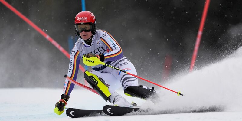 Lena Dürr fuhr im zweiten Durchgang in Copper Mountain noch auf Rang zwei vor. - Foto: Robert F. Bukaty/AP/dpa