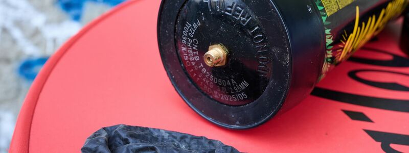 Lachgas hatte sich zur beliebten Partydroge gemausert und wird oft über einen Luftballon konsumiert. (Symbolbild) - Foto: Annette Riedl/dpa