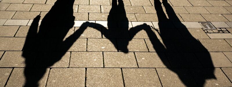 Das Kindergeld steigt 2026. (Symbolbild) - Foto: Peter Kneffel/dpa