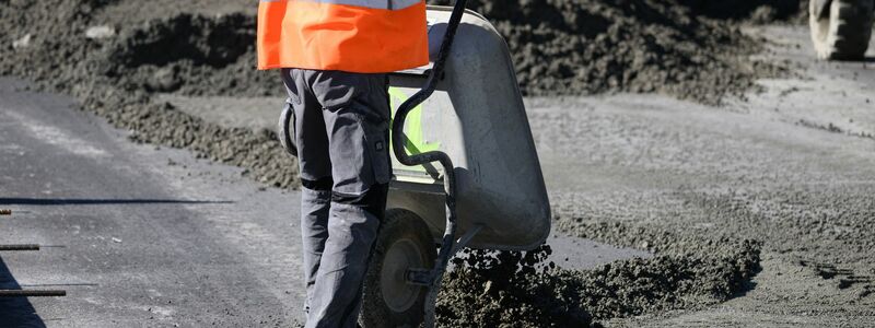 Staatliche Milliarden für Straßen, Schienen und Verteidigung sollen 2026 die Wirtschaft ankurbeln. (Symbolbild) - Foto: Robert Michael/dpa