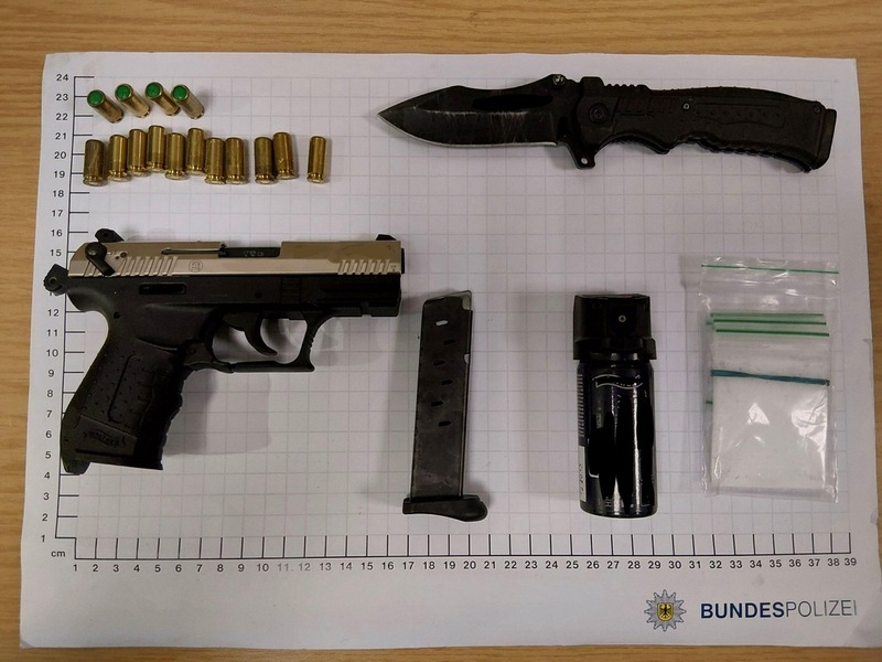 BPOL NRW: Beamter muss ins Krankenhaus - Bundespolizei verhaftet mutmaßlichen Drogendealer nach Angriff - Foto: presseportal.de