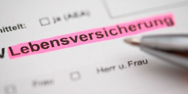 Die deutsche Wirtschaft ist in einer Dauerflaute gefangen, doch die Versicherungsbranche fährt nicht schlecht. Lebensversicherungskunden können mit stabilen Zinsen rechnen. (Symbolbild) - Foto: Jonas Walzberg/dpa