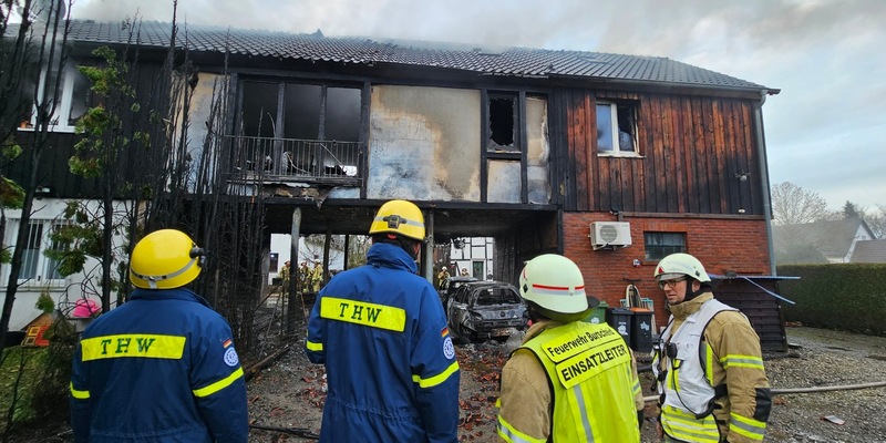 FW Burscheid: Fachwerkhaus bei Brand zerstört - Foto: presseportal.de