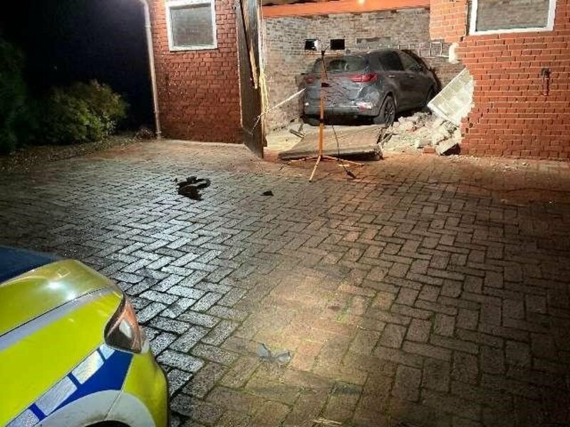 POL-CUX: Verkehrsunfallflucht mit hohen Sachschaden in Uthlede (Foto im Anhang) - Foto: presseportal.de