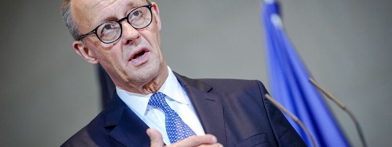 Beim Thema Ukraine beschworen Polens Ministerpräsident Donald Tusk und Kanzler Friedrich Merz Einigkeit.  - Foto: Kay Nietfeld/dpa