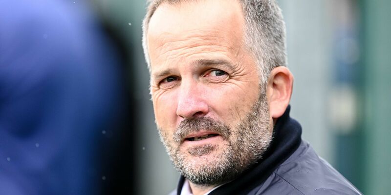 Manuel Baum soll bis zum Saisonende Trainer des FC Augsburg bleiben. - Foto: Harry Langer/dpa