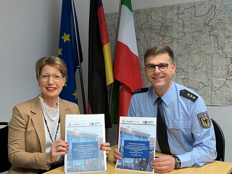 POL-MS: Gemeinsame Streifen für mehr Sicherheit am Hauptbahnhof Polizei Münster und Bundespolizeiinspektion Münster verstärken Zusammenarbeit - Foto: presseportal.de