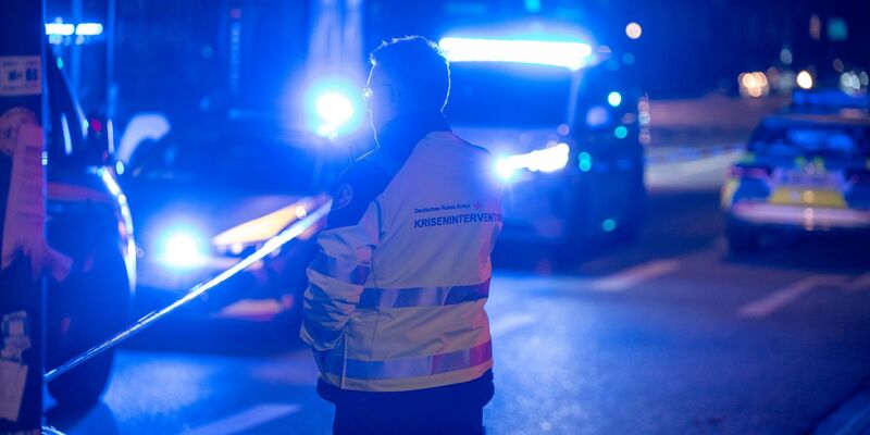 Der Einsatz der Polizei lief am Abend noch. - Foto: Rene Schröder/News5/dpa