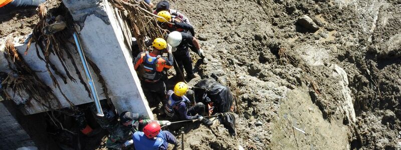 Vorausgegangen waren tagelange verheerende Niederschläge.  - Foto: Ali Nayaka/AP/dpa