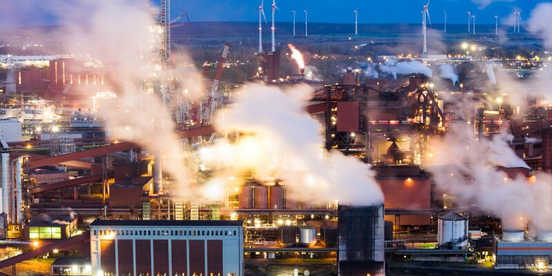 Auch die Stahlindustrie leidet. - Foto: Julian Stratenschulte/dpa