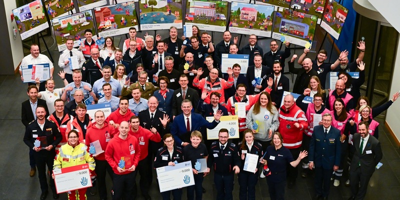 Der BMI-Förderpreis Helfende Hand 2025 zeichnet fünf ganz besondere Projekte für ihr ehrenamtliches Engagement aus / Erstmals wurde auch der Sonderpreis Inklusion vergeben - Foto: presseportal.de