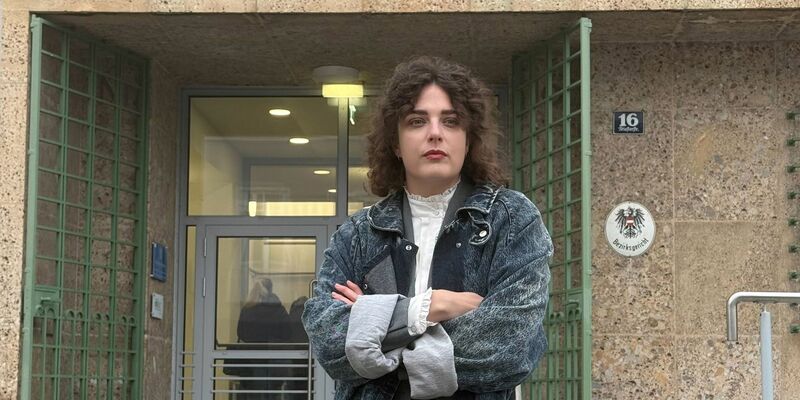 Für einen Biss in den Po eines Kollegen muss die Schauspielerin Anna Werner Friedmann 2.100 Euro Geldbuße bezahlen. - Foto: Matthias Röder/dpa