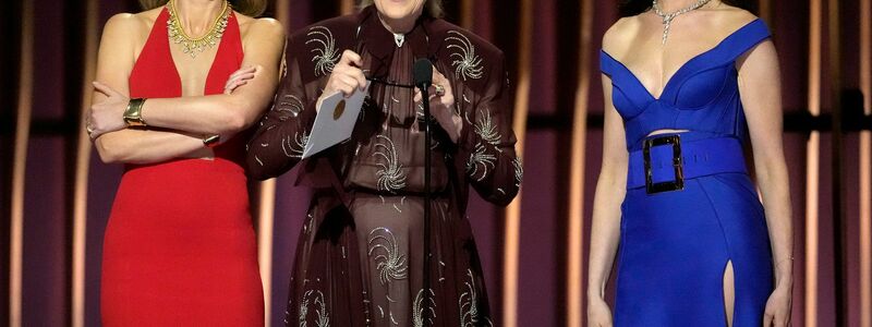 2026 kommt der zweite Teil von «Der Teufel trägt Prada» mit Emily Blunt (l-r), Meryl Streep und Anne Hathaway in die Kinos. (Archivbild) - Foto: Chris Pizzello/Invision via AP/dpa