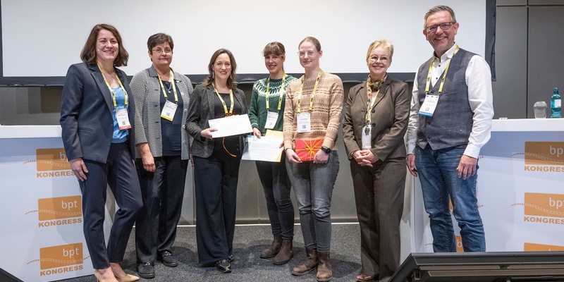 Tiergesundheit im Fokus: BfT/bpt zeichnen Gewinnerinnen der Video-Challenge - Mit dem Hund auf Reisen - aus - Foto: presseportal.de